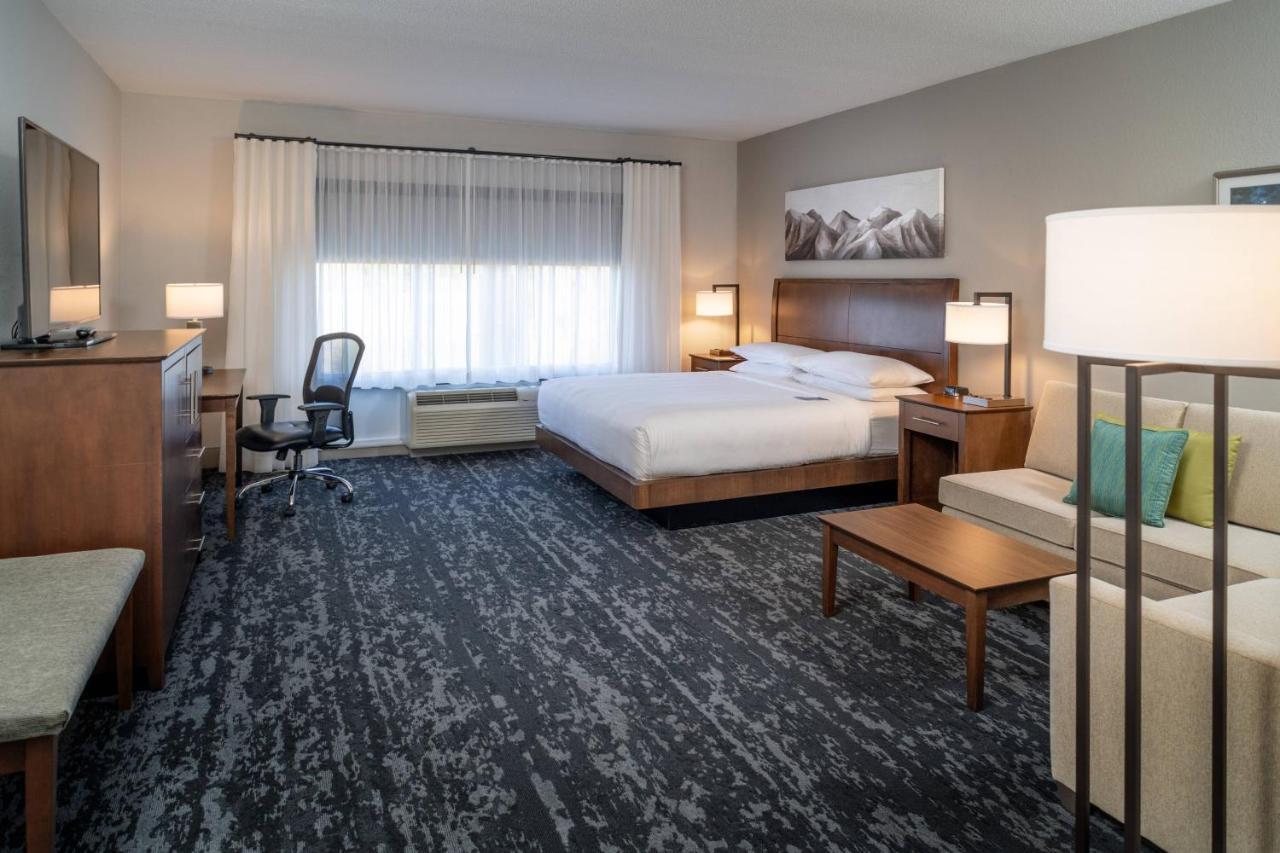 Delta Hotels By Marriott Huntington Mall Barboursville Buitenkant foto