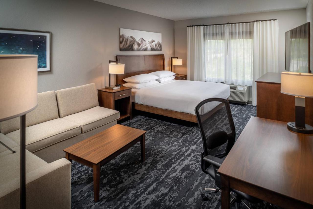 Delta Hotels By Marriott Huntington Mall Barboursville Buitenkant foto