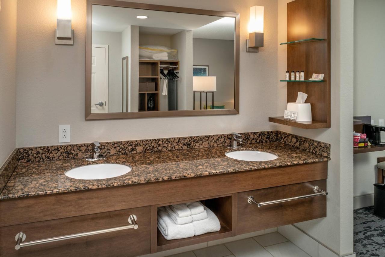 Delta Hotels By Marriott Huntington Mall Barboursville Buitenkant foto