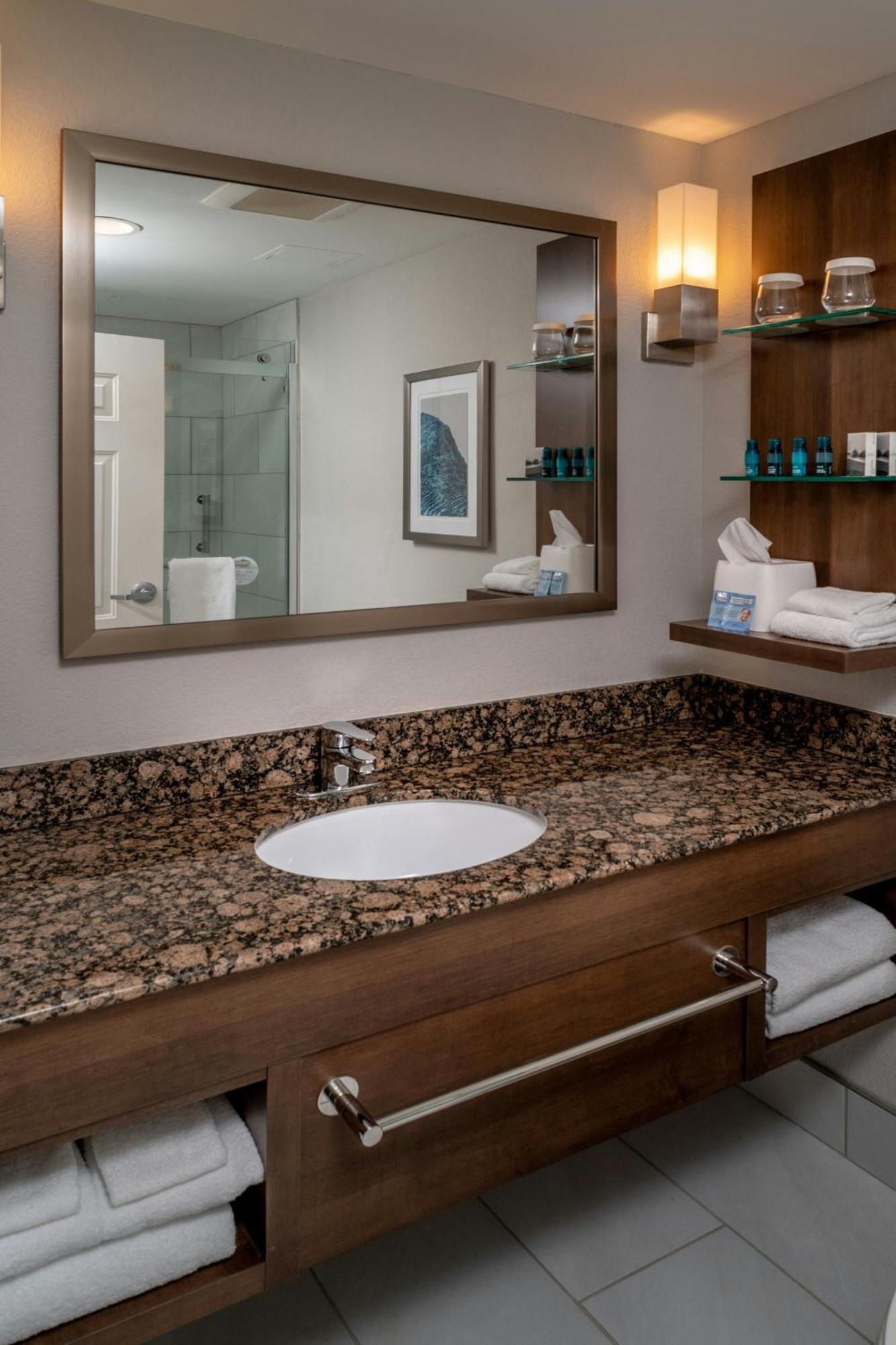 Delta Hotels By Marriott Huntington Mall Barboursville Buitenkant foto