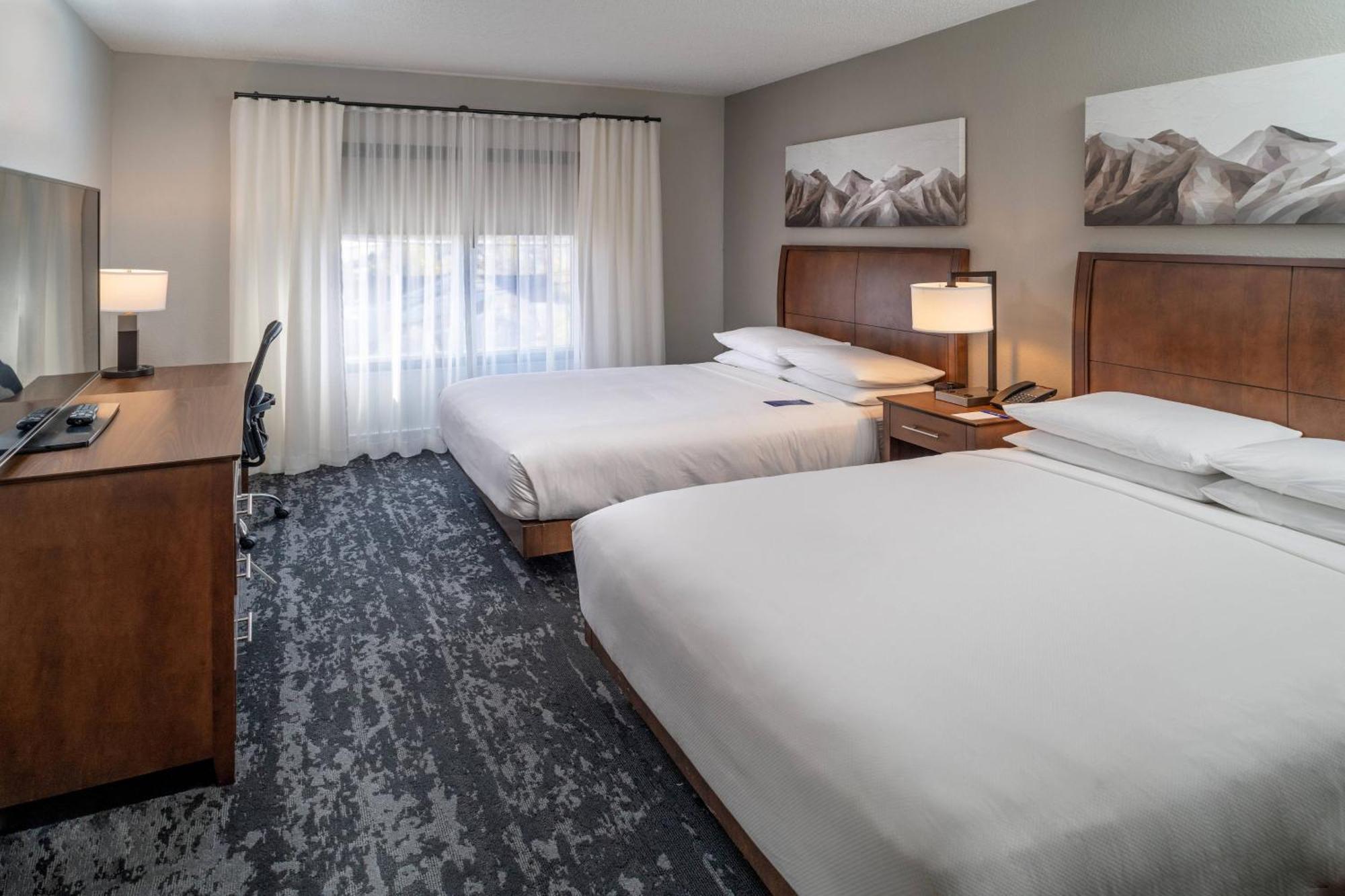 Delta Hotels By Marriott Huntington Mall Barboursville Buitenkant foto