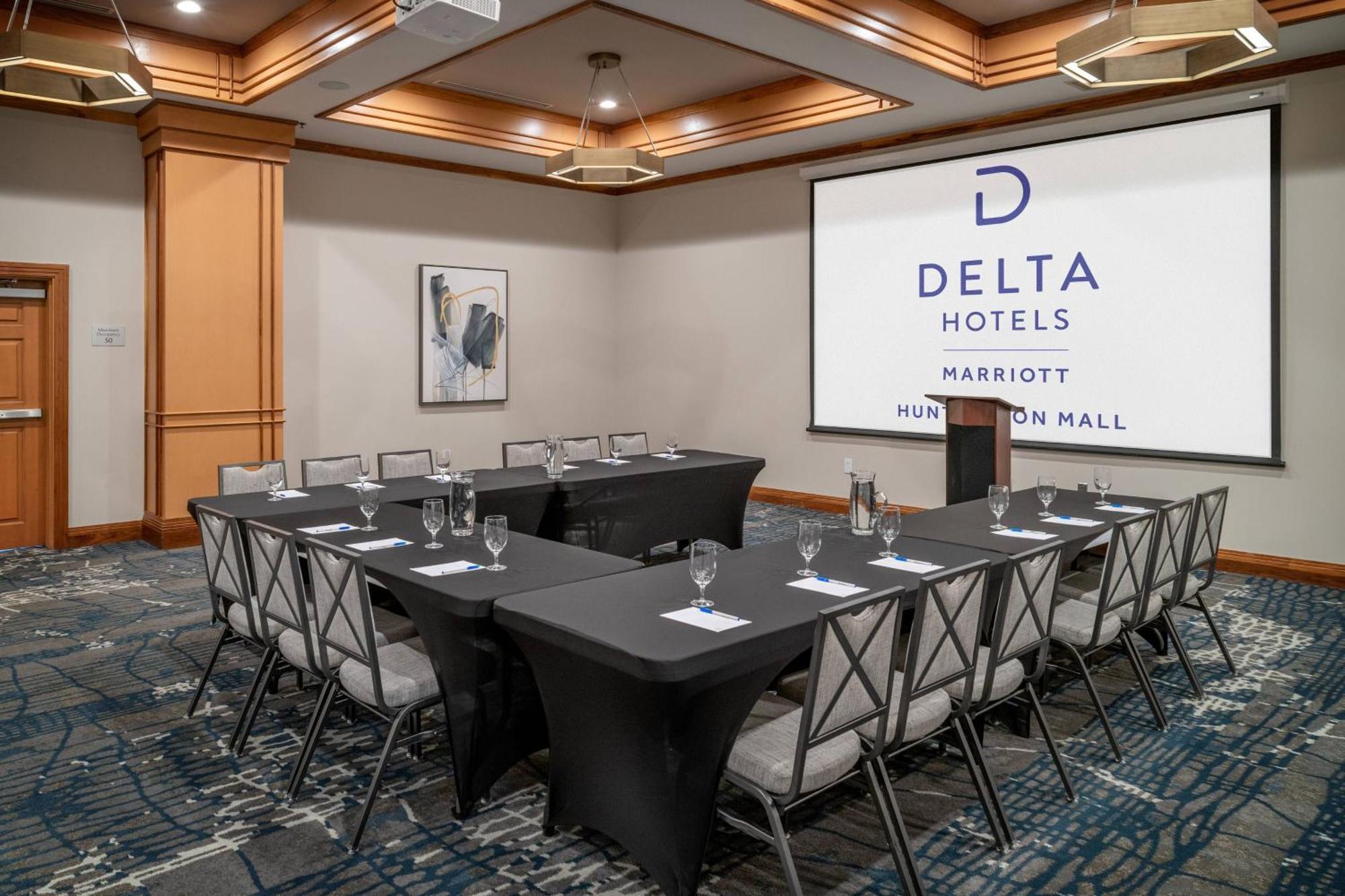 Delta Hotels By Marriott Huntington Mall Barboursville Buitenkant foto