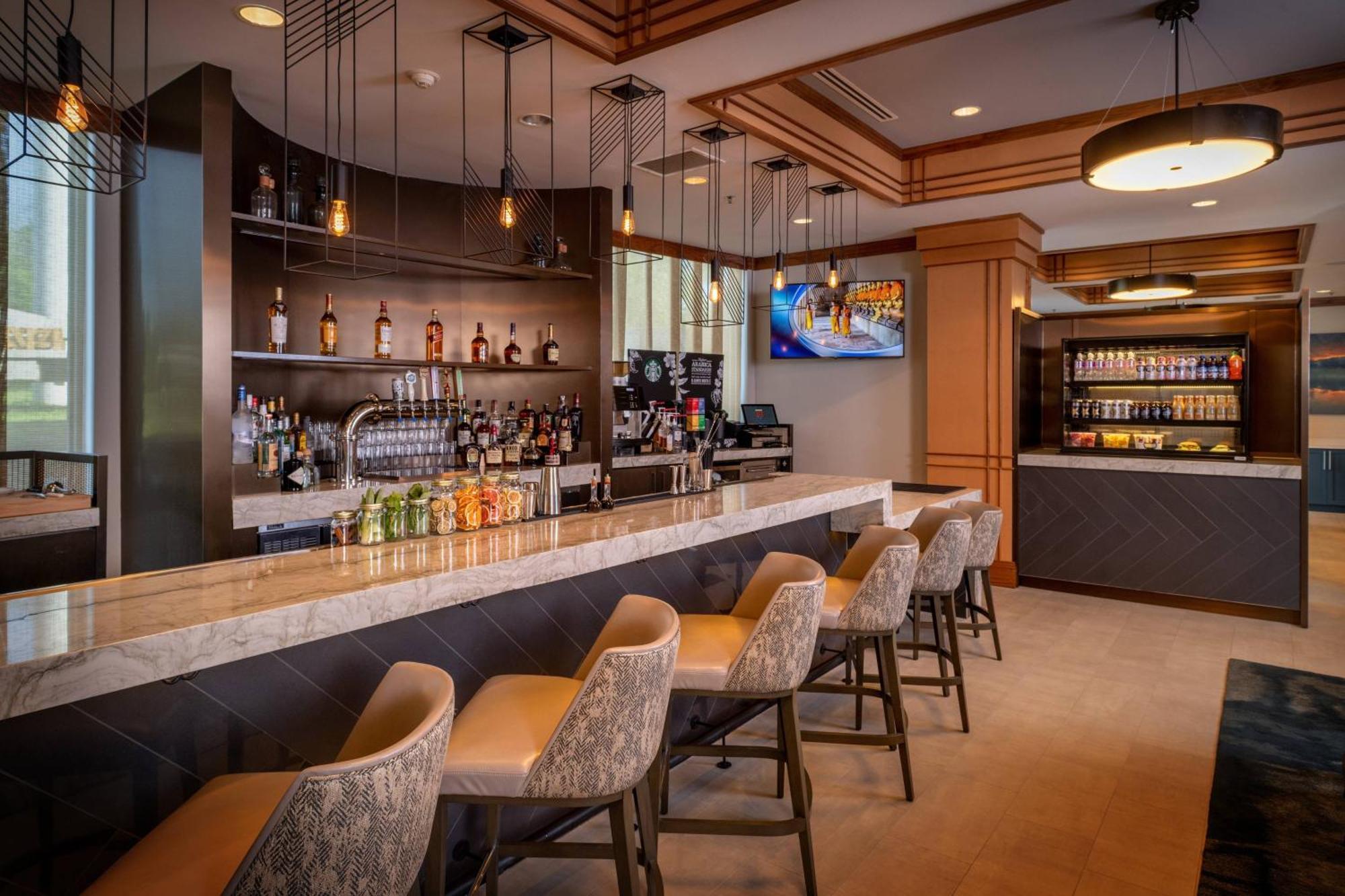 Delta Hotels By Marriott Huntington Mall Barboursville Buitenkant foto