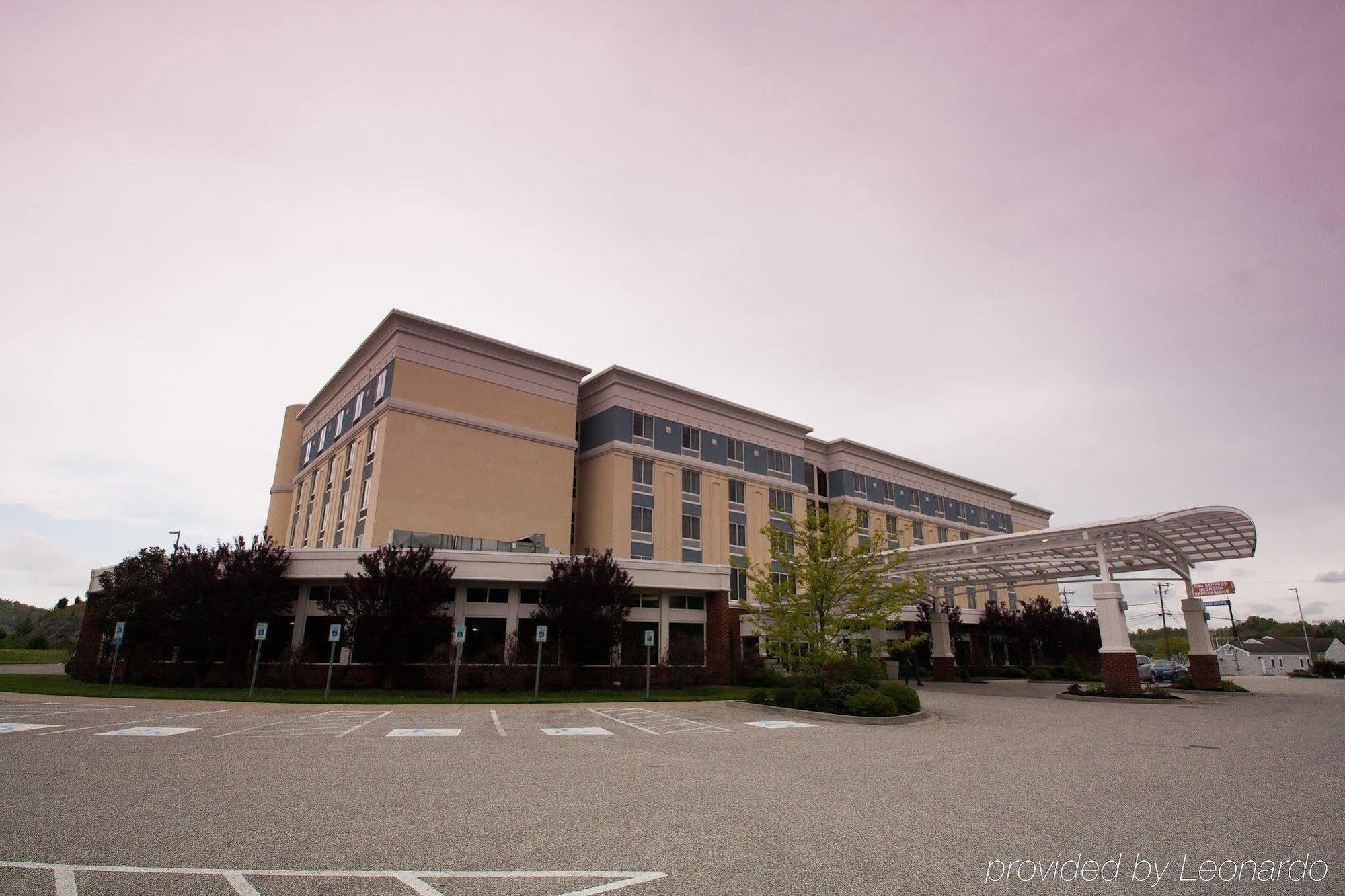 Delta Hotels By Marriott Huntington Mall Barboursville Buitenkant foto